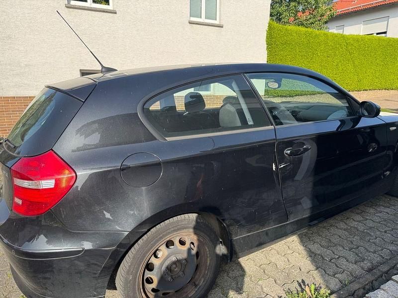 Gebraucht BMW 116 116 PS (85 kW) 2009 Schwarz Kleinwagen
