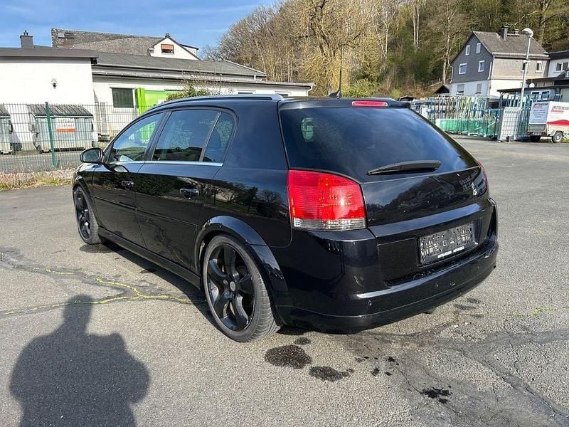 Gebraucht Opel Signum Edition+ 150 PS (110 kW) 2007 Schwarz Kleinwagen