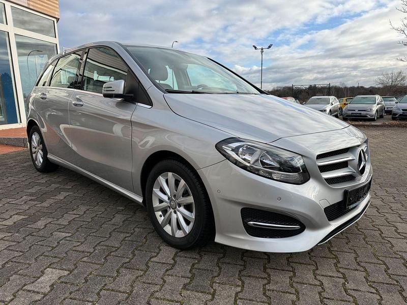 Gebraucht Mercedes B180 Style 122 PS (89 kW) 2016 Silber Van / Kleinbus