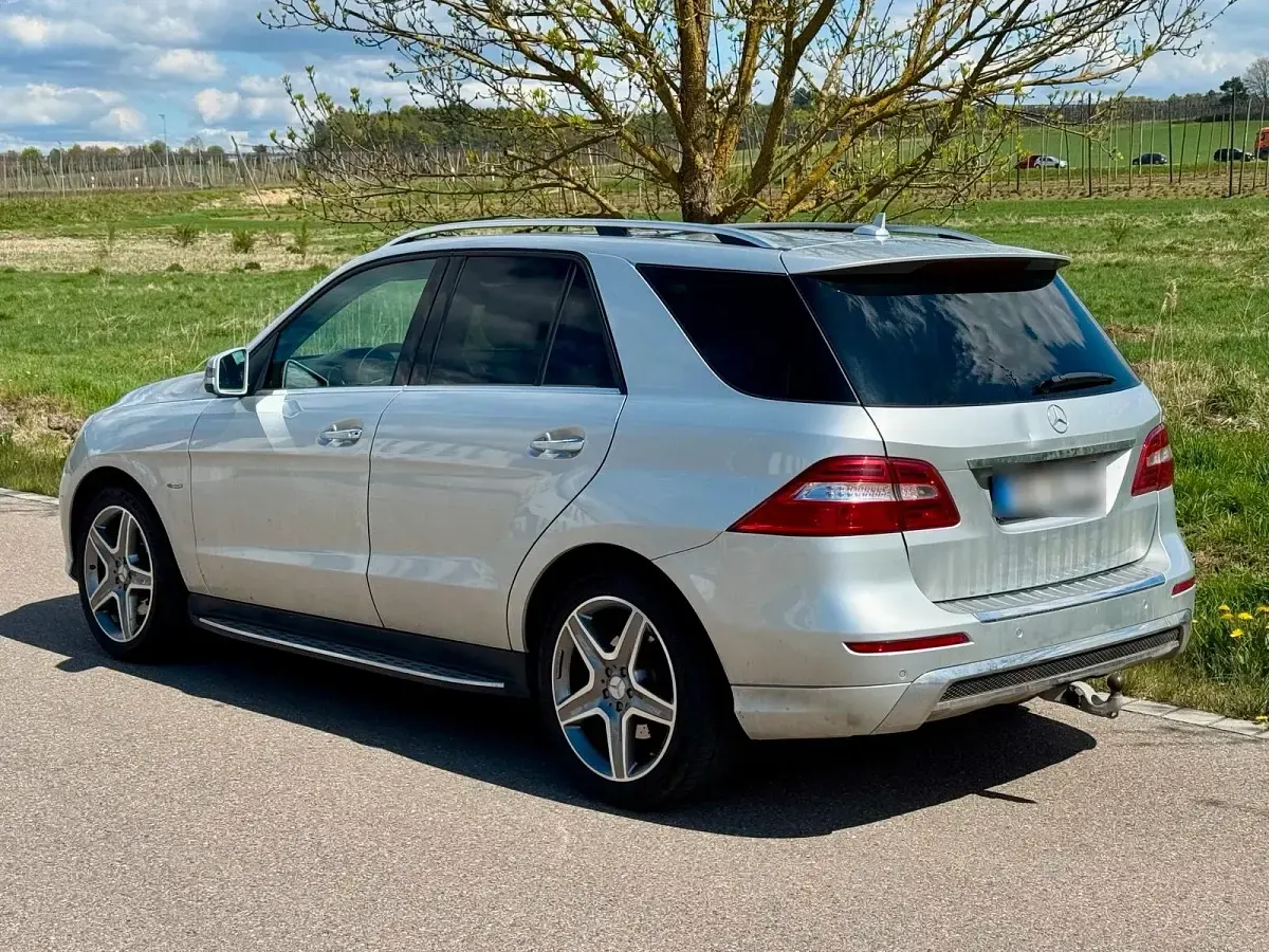 Gebraucht Mercedes ML350 AMG 258 PS (189 kW) 2012 Schwarz SUV