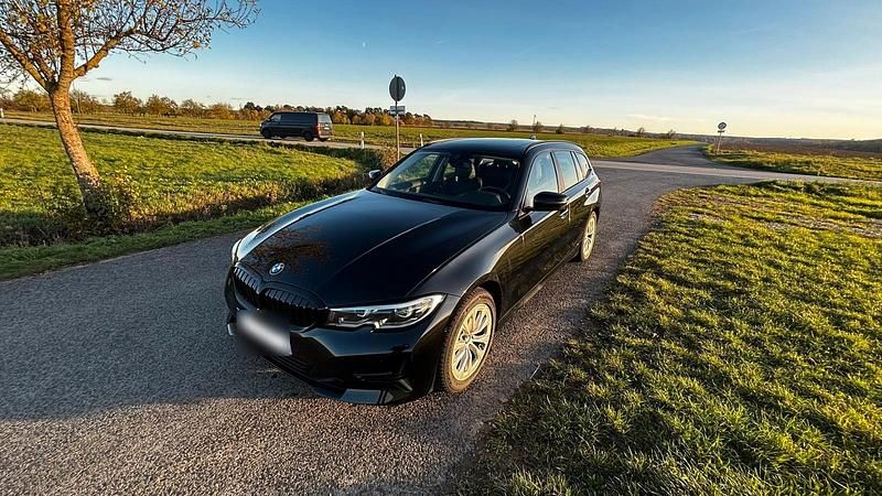 Gebraucht BMW 320 Advantage 184 PS (135 kW) 2020 Schwarz Kombi