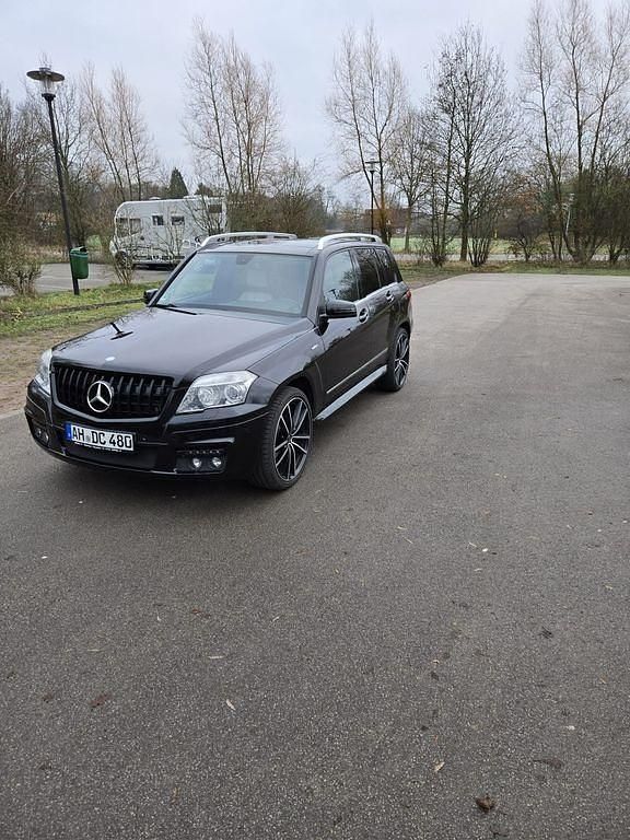 Schwarz Gebraucht 2009 Mercedes GLK320 Edition 1 SUV | 16.490 € (Fairer Preis) - Bild 1/4
