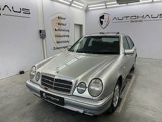 Silber Gebraucht 1996 Mercedes E230 Limousine | 1.990 € (Superpreis) - Bild 1/4