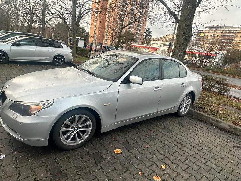 Silber Gebraucht 2006 BMW 523 Limousine | 4.800 € (Fairer Preis) - Bild 1/4