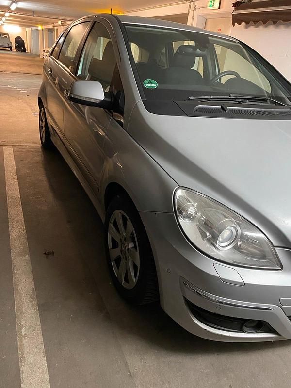 Gebraucht Mercedes B200 134 PS (98 kW) 2008 Silber Van / Kleinbus
