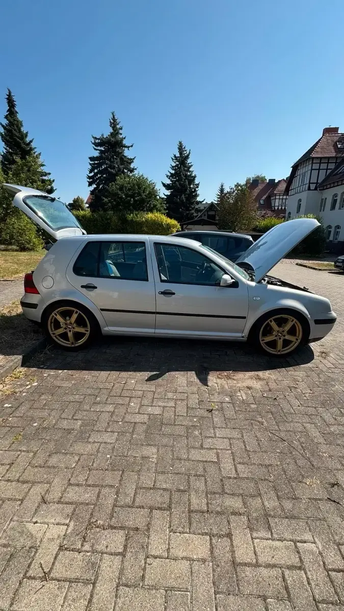 Gebraucht VW Golf IV 105 PS (77 kW) 2000 Silber Kleinwagen