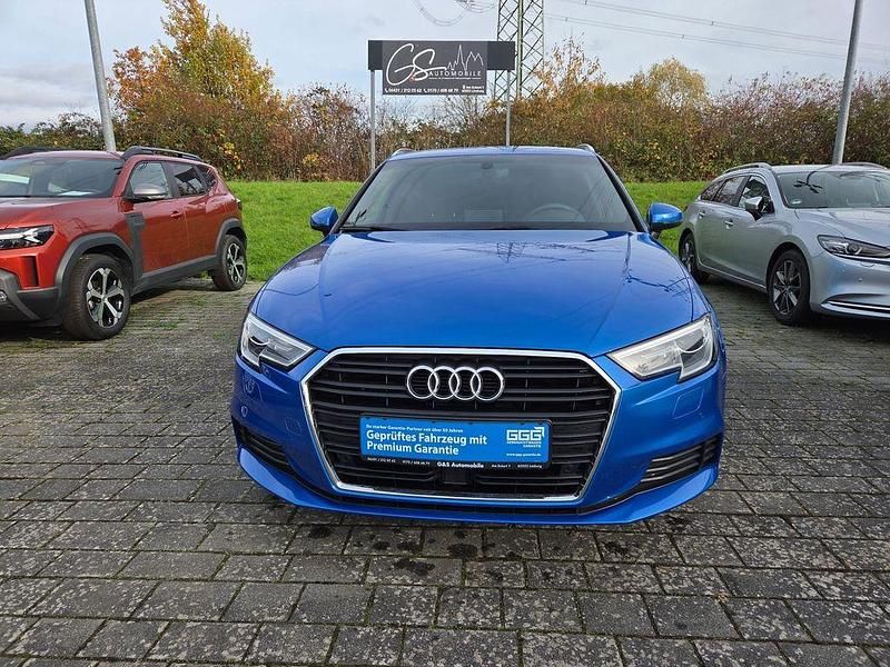 Blau Gebraucht 2019 Audi A3 Basis Limousine | 17.490 € (Fairer Preis) - Bild 1/4
