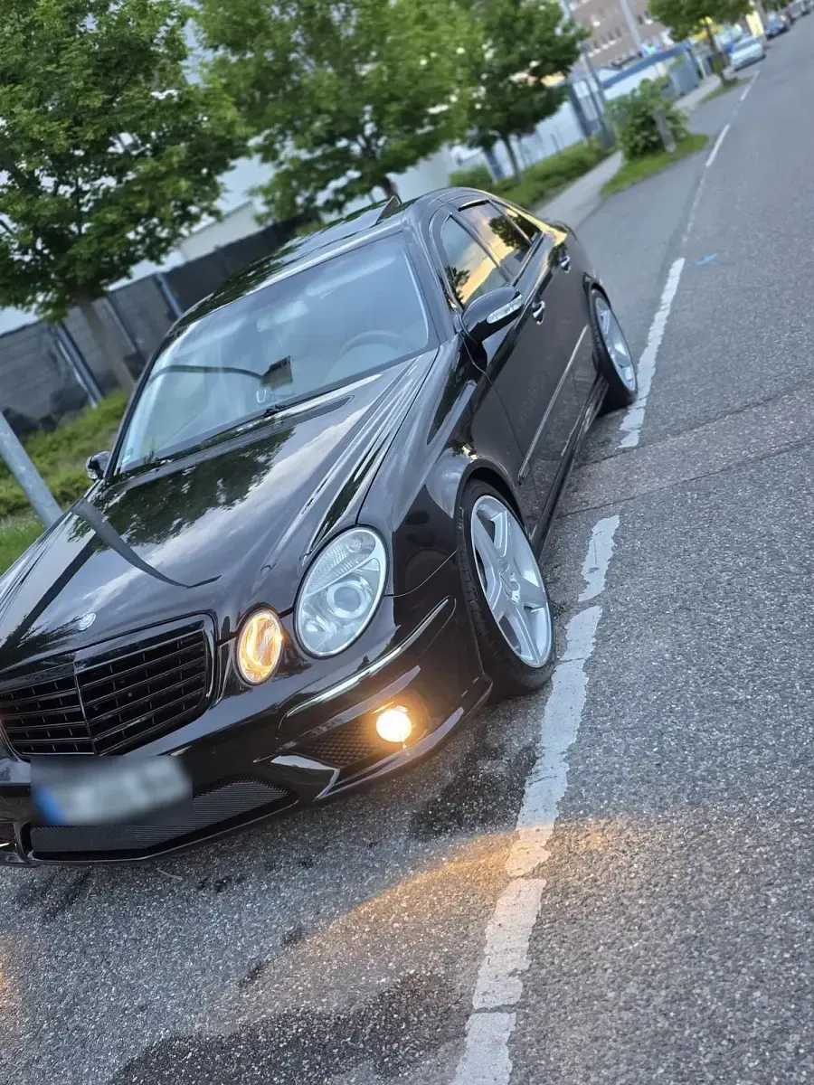 Gebraucht Mercedes E320 AMG 222 PS (163 kW) 2004 Schwarz Limousine