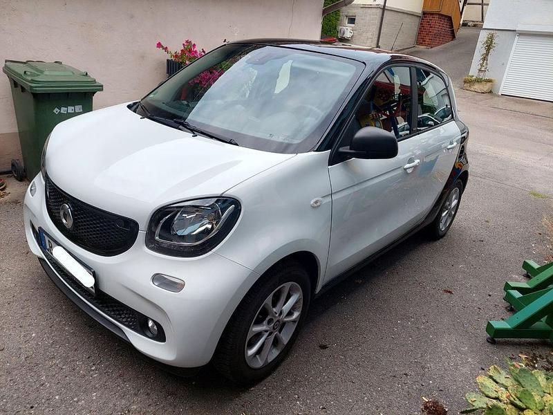 Weiß Gebraucht 2018 Smart ForFour Electric Drive Limousine | 6.800 € (Guter Preis) - Bild 1/4