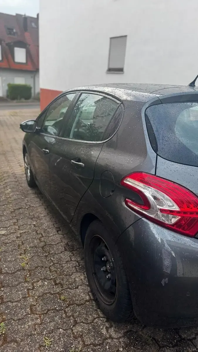 Gebraucht Peugeot 208 95 PS (69 kW) 2012 Grau Kleinwagen