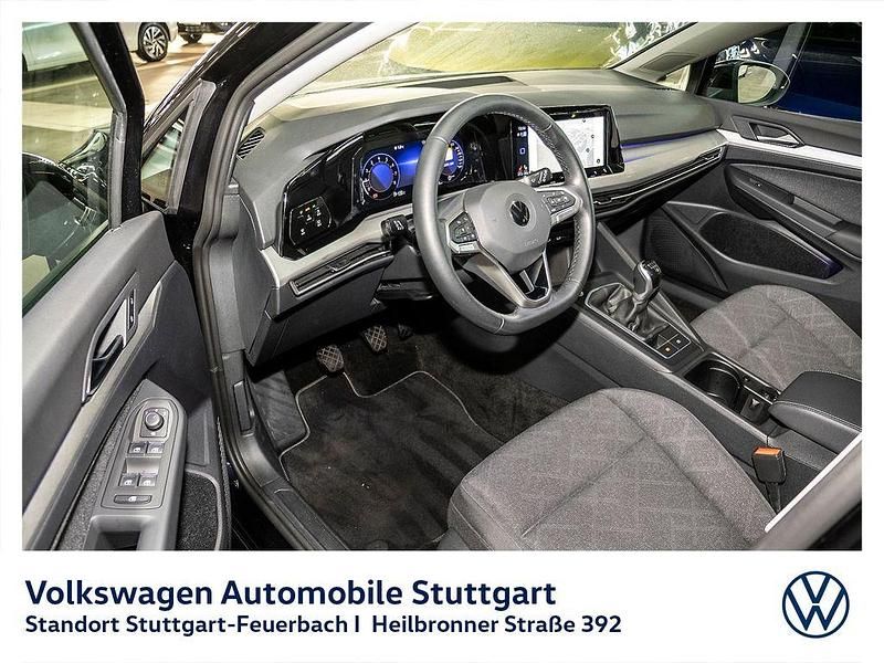 Gebraucht VW Golf VIII 116 PS (85 kW) 2022 Deep black perleffekt Limousine