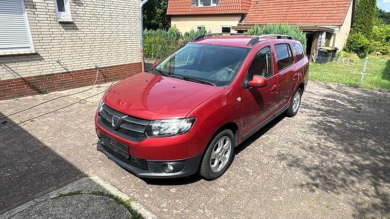 Rot Gebraucht 2014 Dacia Logan Limousine | 2.450 € - Bild 1/4