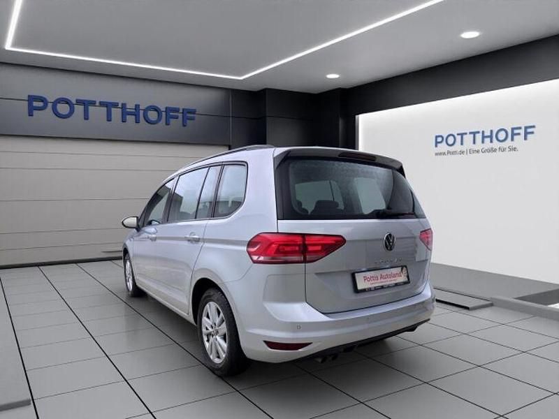 Gebraucht VW Touran Comfortline 150 PS (110 kW) 2021 Silber Van / Kleinbus