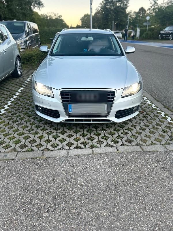 Silber Gebraucht 2010 Audi A4 Kombi | 5.800 € (Fairer Preis) - Bild 1/4