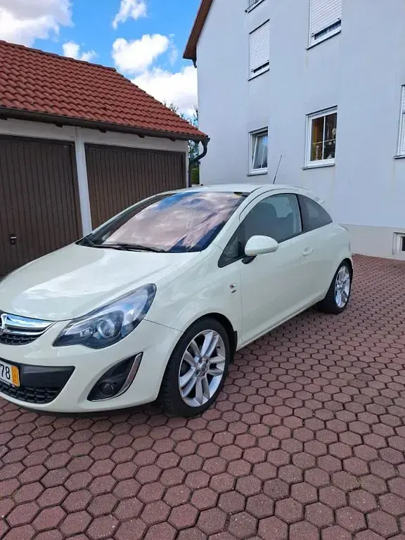 Gebraucht Opel Corsa Color Edition 87 PS (63 kW) 2011 Weiß Kleinwagen
