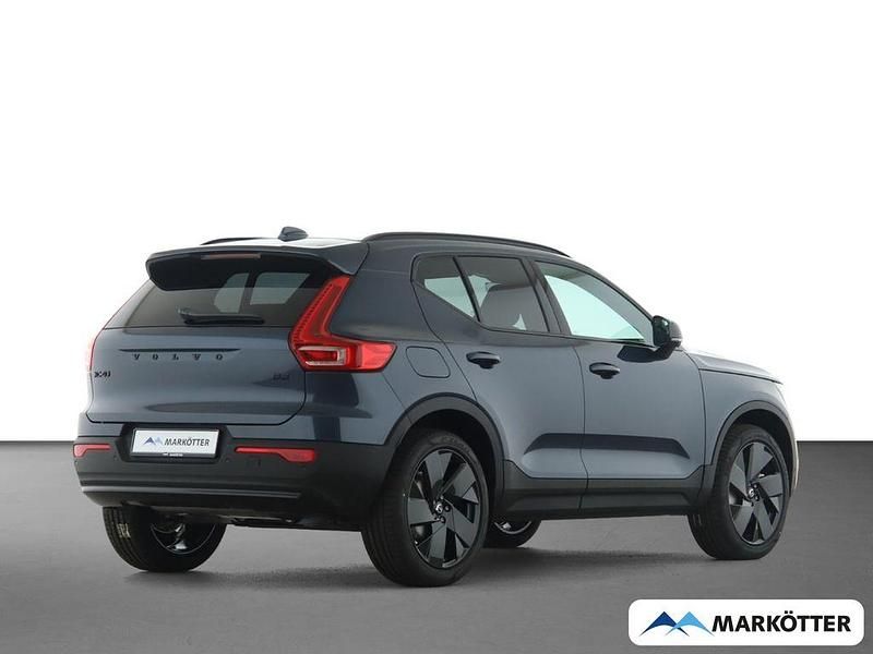 Neu Volvo XC40 Plus 163 PS (119 kW) 2026 Blau SUV
