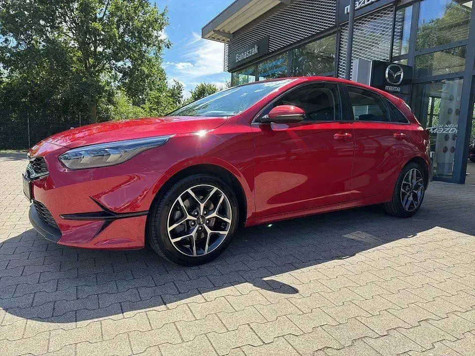 Gebraucht Kia Ceed Spirit 140 PS (102 kW) 2024 Rot Kleinwagen