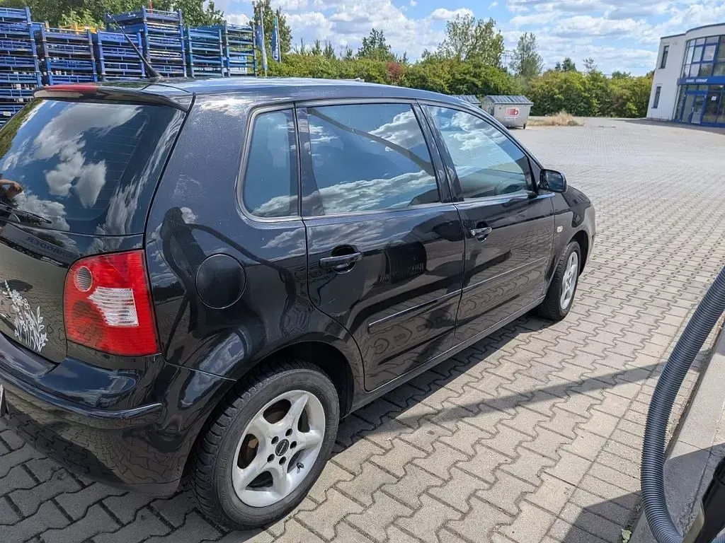 Gebraucht VW Polo Basis 75 PS (55 kW) 2002 Schwarz Kleinwagen