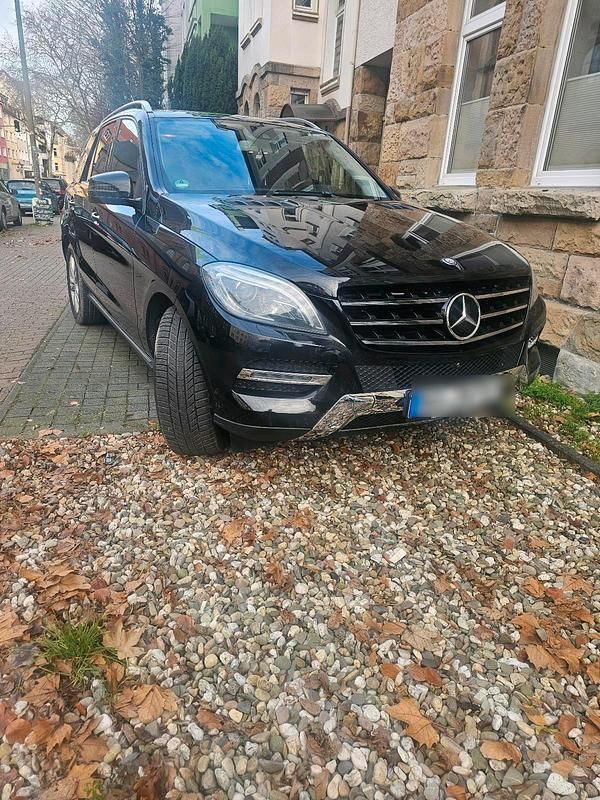 Gebraucht Mercedes ML350 Edition 1 258 PS (189 kW) 2012 Schwarz SUV