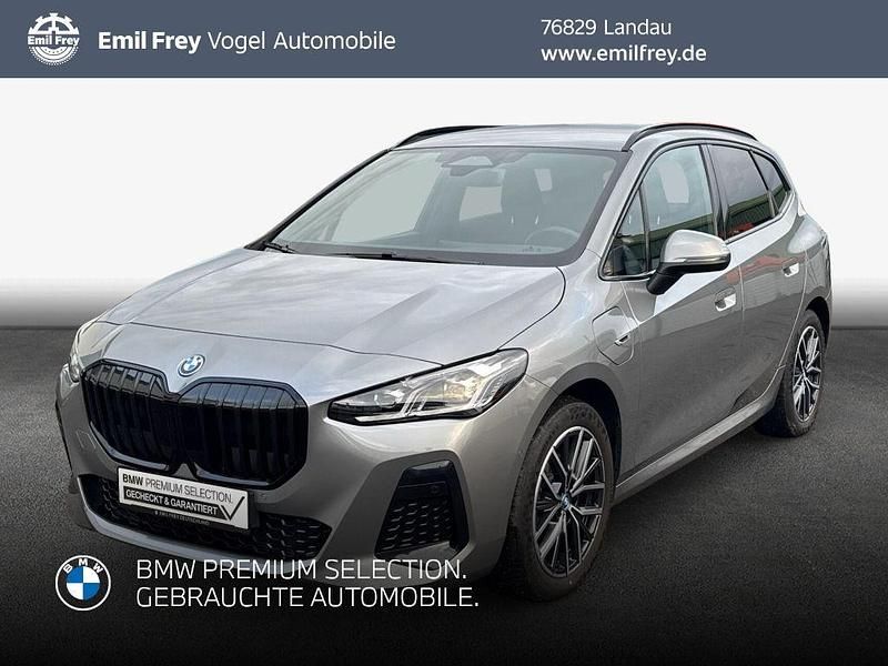 Skyscraper grau metallic Gebraucht 2022 BMW 225 Active Tourer Sport Line Van / Kleinbus | 32.990 € (Teuer) - Bild 1/3