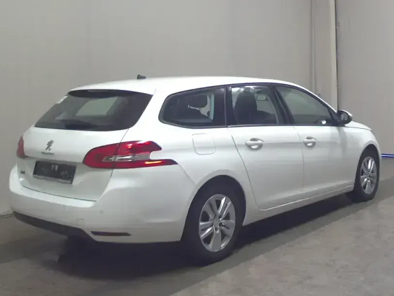 Gebraucht Peugeot 308 Active 131 PS (96 kW) 2019 Weiss Kombi