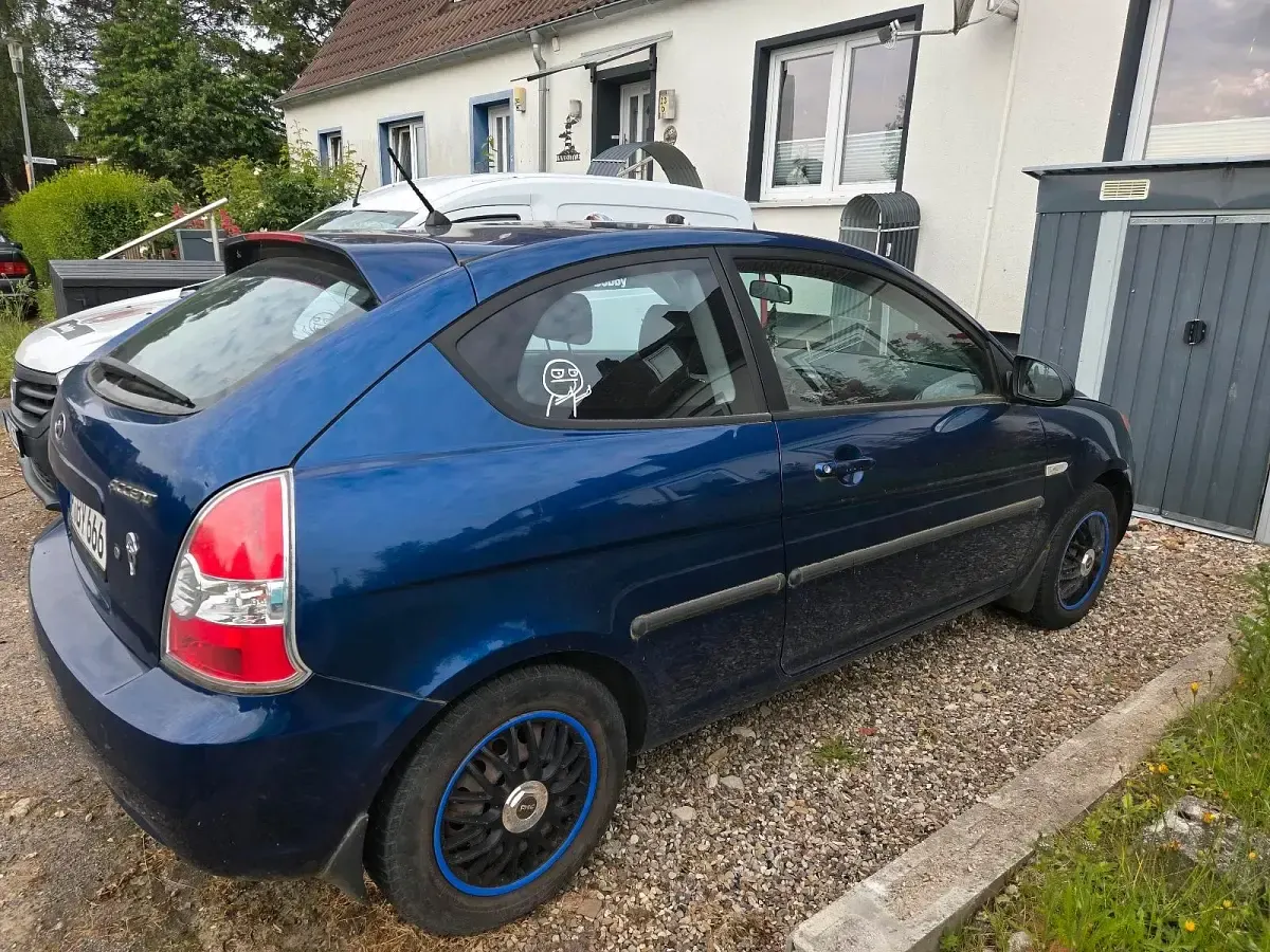 Gebraucht Hyundai Accent 97 PS (71 kW) 2008 Blau Kleinwagen