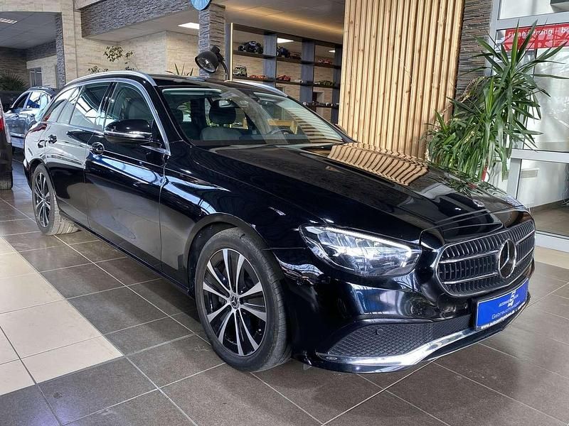 Używany Mercedes E300 258 KM (189 kW) 2021 Czarny Kombi
