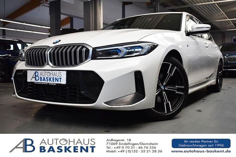 Alpinweiss iii Gebraucht 2023 BMW 320 M Sport Limousine | 33.480 € (Fairer Preis) - Bild 1/4
