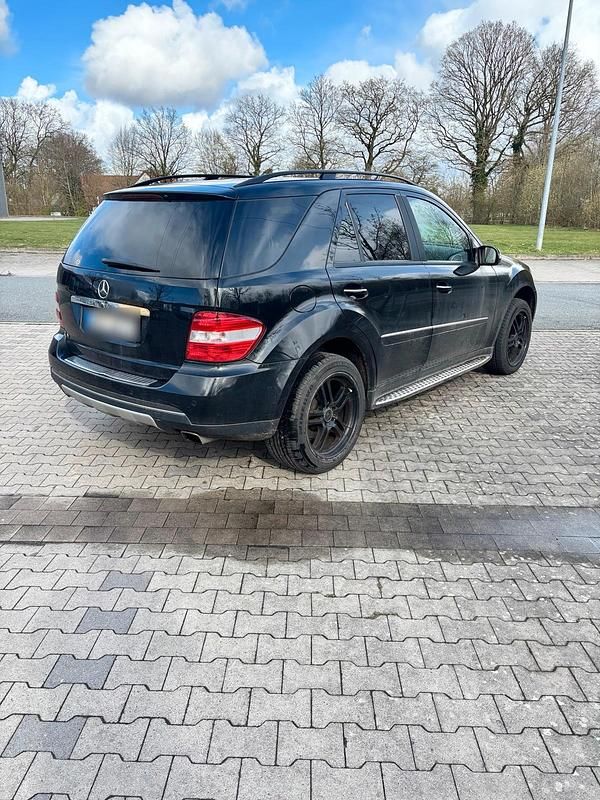 Gebraucht Mercedes ML320 224 PS (164 kW) 2006 Schwarz SUV