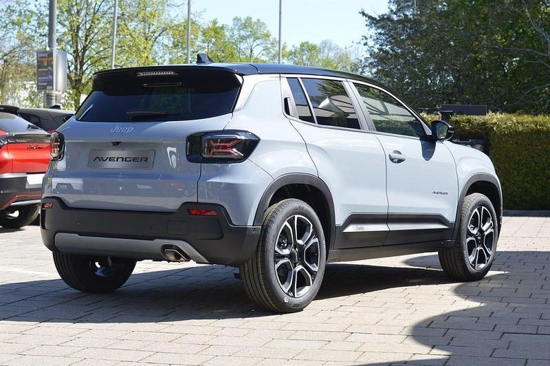 Neu Jeep Avenger Summit 110 PS (80 kW) 2026 Grau SUV