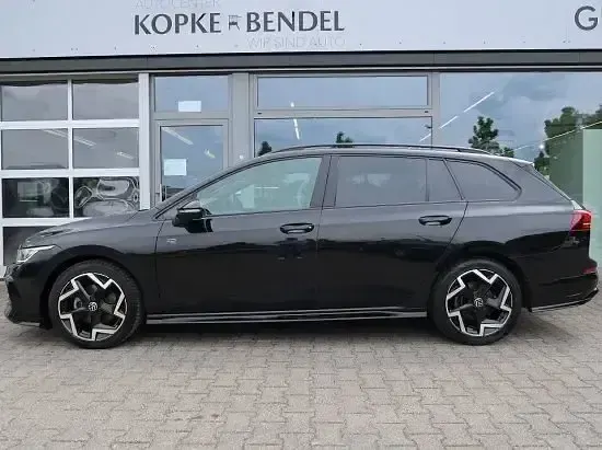 Gebraucht VW Golf VIII R-line 150 PS (110 kW) 2025 Grenadillschwarz metallic (metallic) Kombi