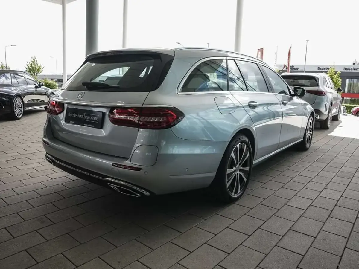 Gebraucht Mercedes E300 Avantgarde 306 PS (225 kW) 2021 Lack hightechsilber Kombi