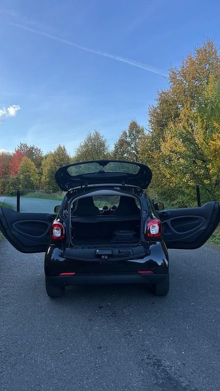 Gebraucht Smart ForTwo Coupé 60 kW (82 PS) 2023 Schwarz Kleinwagen