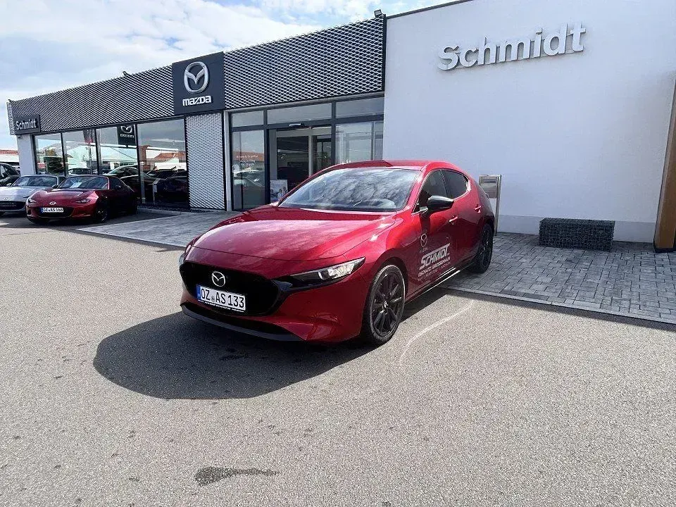 Neu Mazda 3 140 PS (102 kW) 2026 Rot Limousine