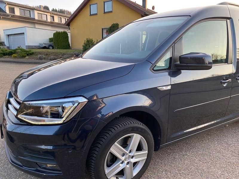 Gebraucht VW Caddy Comfortline 125 PS (91 kW) 2017 Blau Van / Kleinbus