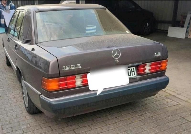 Gebraucht Mercedes 190 109 PS (80 kW) 1990 Violet Limousine