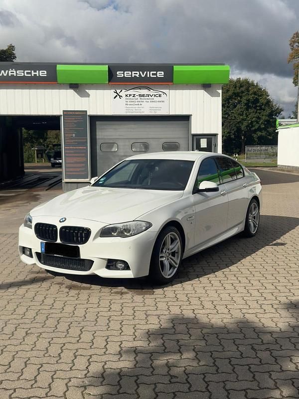 Weiß Gebraucht 2013 BMW 520 M Sport Limousine | 10.600 € (Etwas zu teuer) - Bild 1/4