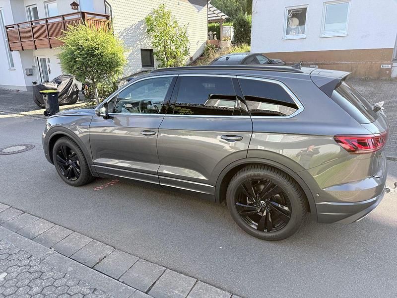 Gebraucht VW Touareg Elegance 286 PS (210 kW) 2023 Grau SUV