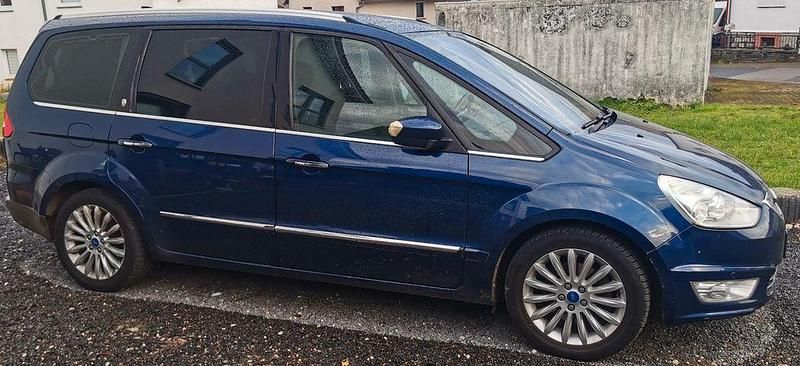 Blau Gebraucht 2011 Ford Galaxy Ghia Van / Kleinbus | 5.600 € (Guter Preis) - Bild 1/4