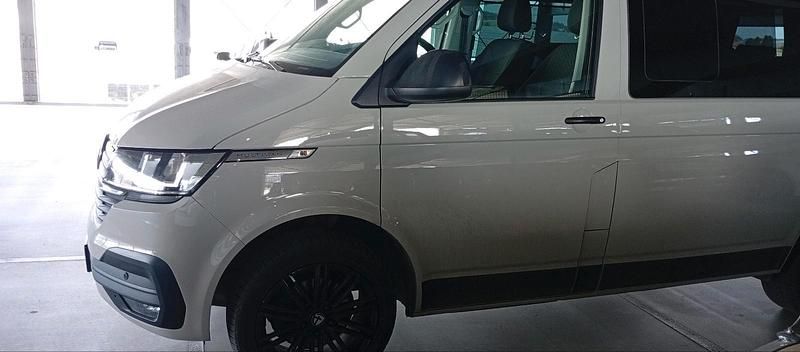 Gebraucht VW Multivan 150 PS (110 kW) 2021 Grau Van / Kleinbus