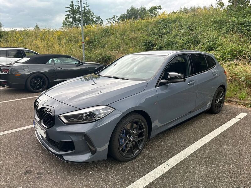 Grau Gebraucht 2020 BMW M135 M Performance Kleinwagen | 29.000 € (Guter Preis) - Bild 1/4
