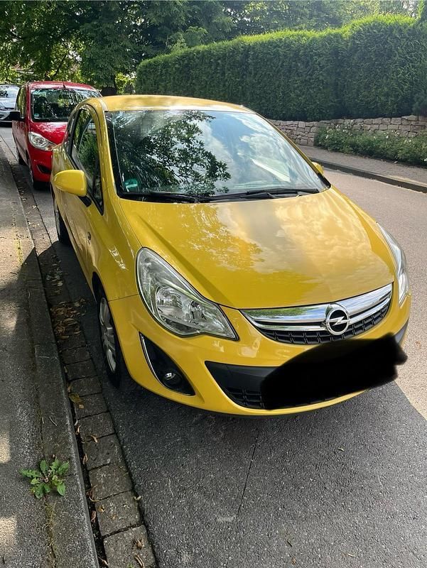 Gelb Gebraucht 2011 Opel Corsa Satellite Kleinwagen | 2.000 € (Superpreis) - Bild 1/4