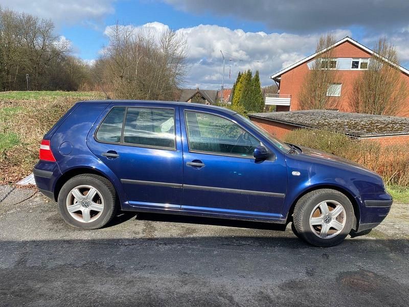 Gebraucht VW Golf IV 75 PS (55 kW) 2003 Blau Kleinwagen