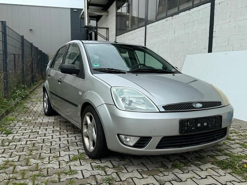 Silber Gebraucht 2003 Ford Fiesta Kleinwagen | 899 € (Guter Preis) - Bild 1/4