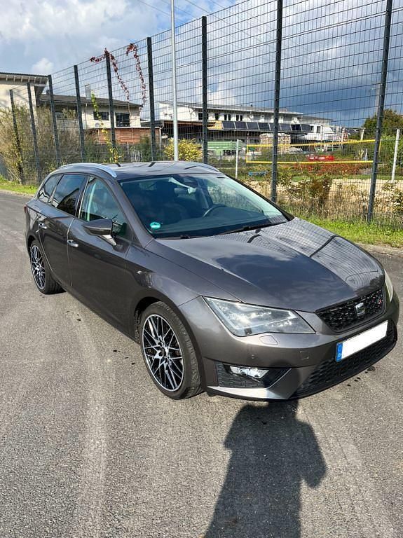 Grau Gebraucht 2016 Seat Leon ST FR Kombi | 17.800 € (Etwas zu teuer) - Bild 1/4