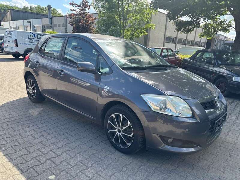 Grau Gebraucht 2008 Toyota Auris Limousine | 3.800 € (Guter Preis) - Bild 1/4