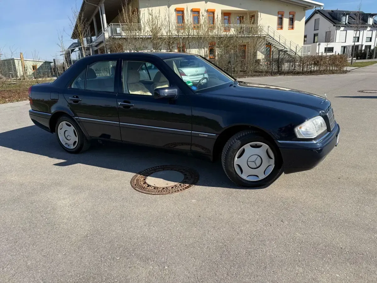 Gebraucht Mercedes C180 Elegance 122 PS (89 kW) 1994 Blau Limousine