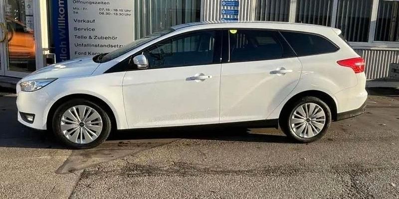 Gebraucht Ford Focus Trend 120 PS (88 kW) 2017 Weiß Kombi