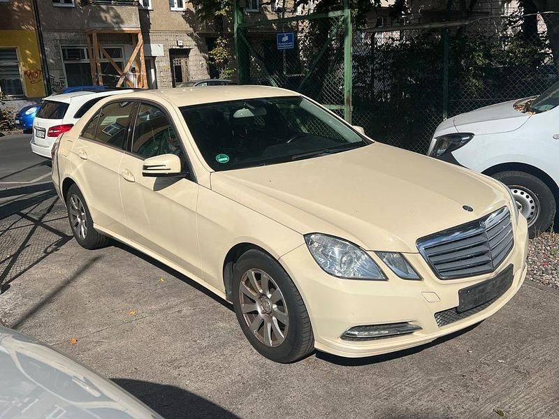 Gebraucht Mercedes E200 136 PS (100 kW) 2013 Beige Limousine