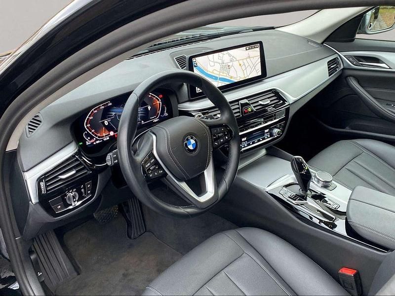 Gebraucht BMW 530 Sport Line 286 PS (210 kW) 2023 Schwarz Kombi